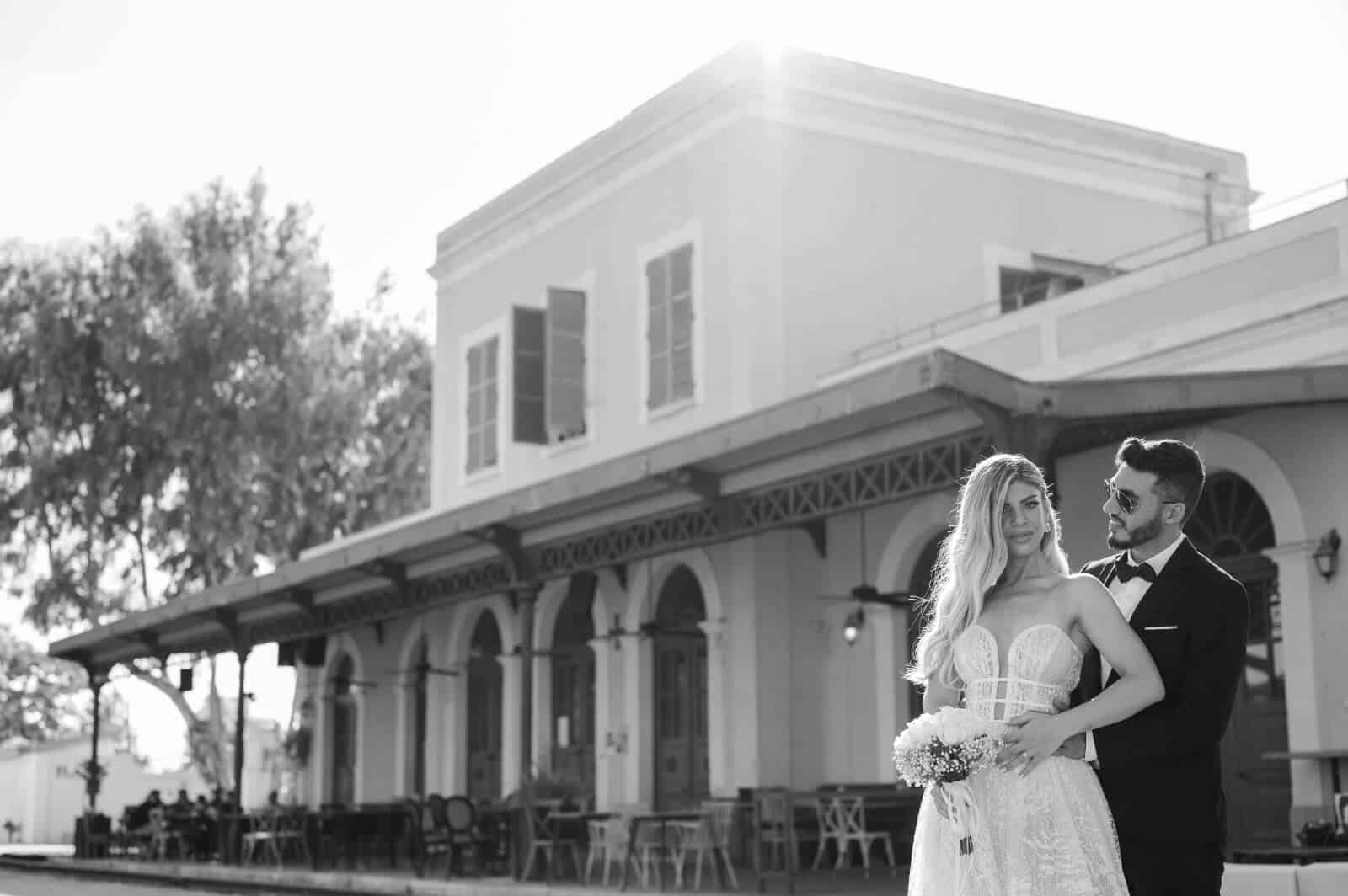 כרטיס ביקור דיגטלי טופ צלמים - חתן וכלה ברקע כפרי