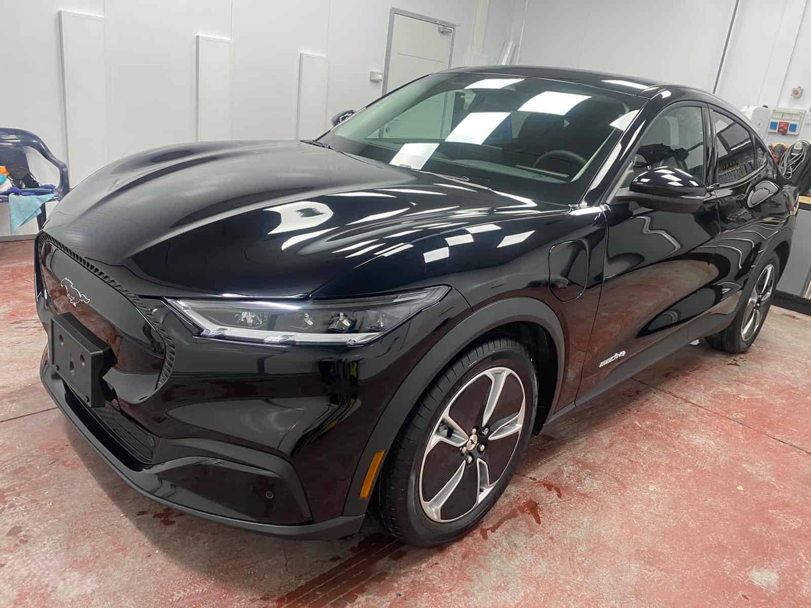 כרטיס ביקור דיגטלי מוסך המיישרים - מוסטנג