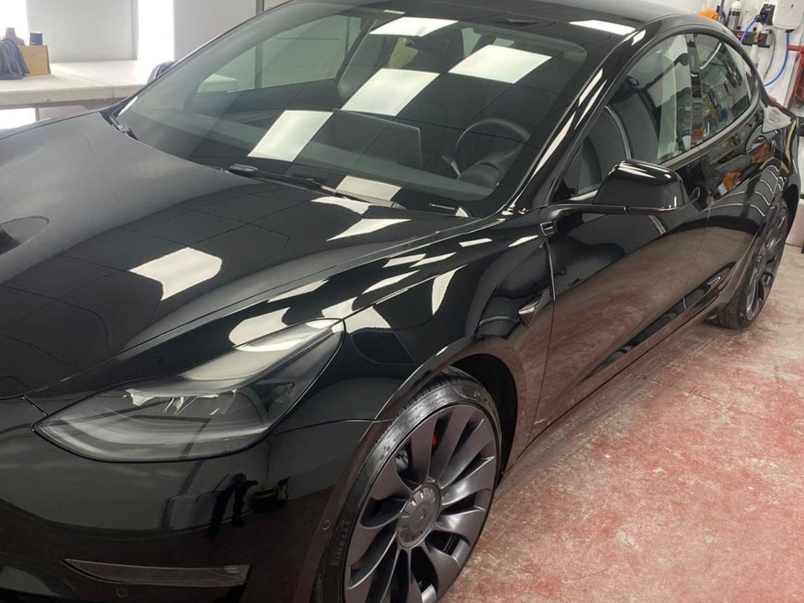 כרטיס ביקור דיגטלי מוסך המיישרים - מודל 3 שחורה