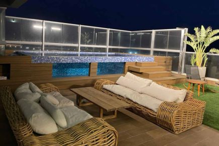 כרטיס ביקור דיגטלי חג'ג' בריכות - בריכה